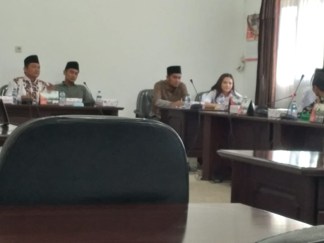 Anggota DPRD Kota Kediri saat menggelar rapat gabungan bersama modin dan Pemerintah Kota Kediri