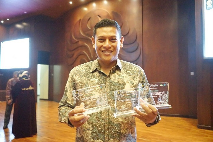 Wali Kota Kediri Abdullah Abu Bakar kembali meraih penghargaan Kota Paling Berkelanjutan Kedua di Indonesia