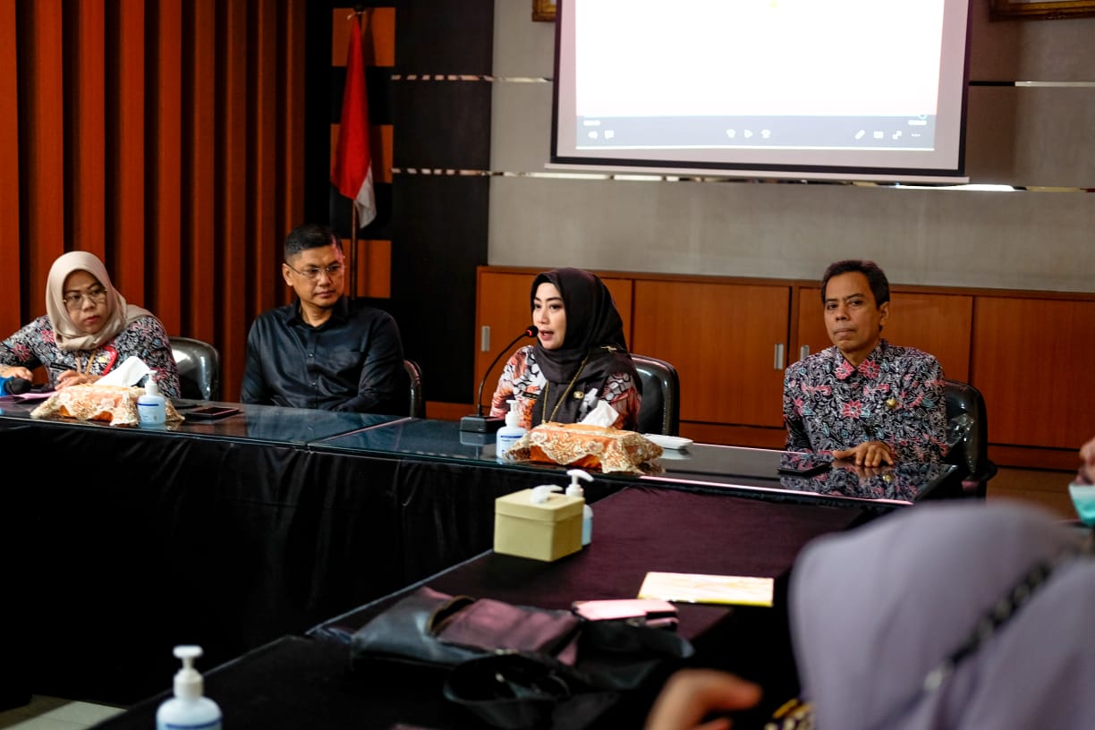 Foto SP/Dwy AS
DPRD Kabupaten Tulung Agung saat kunker ke kantor Diskopukmperindag Kota Mojokerto, Jumat (22/7/2022).