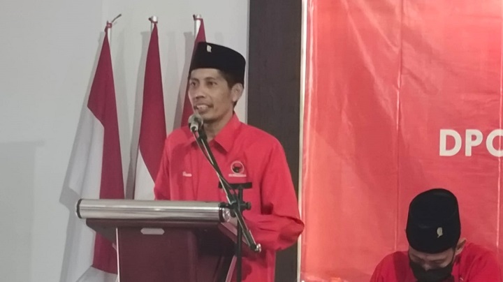 Husen ketua DPC PDIP Lamongan saat menyampaikan sambutannya dalam konsolidasi pemilu. SP/MUHAJIRIN KASRUN