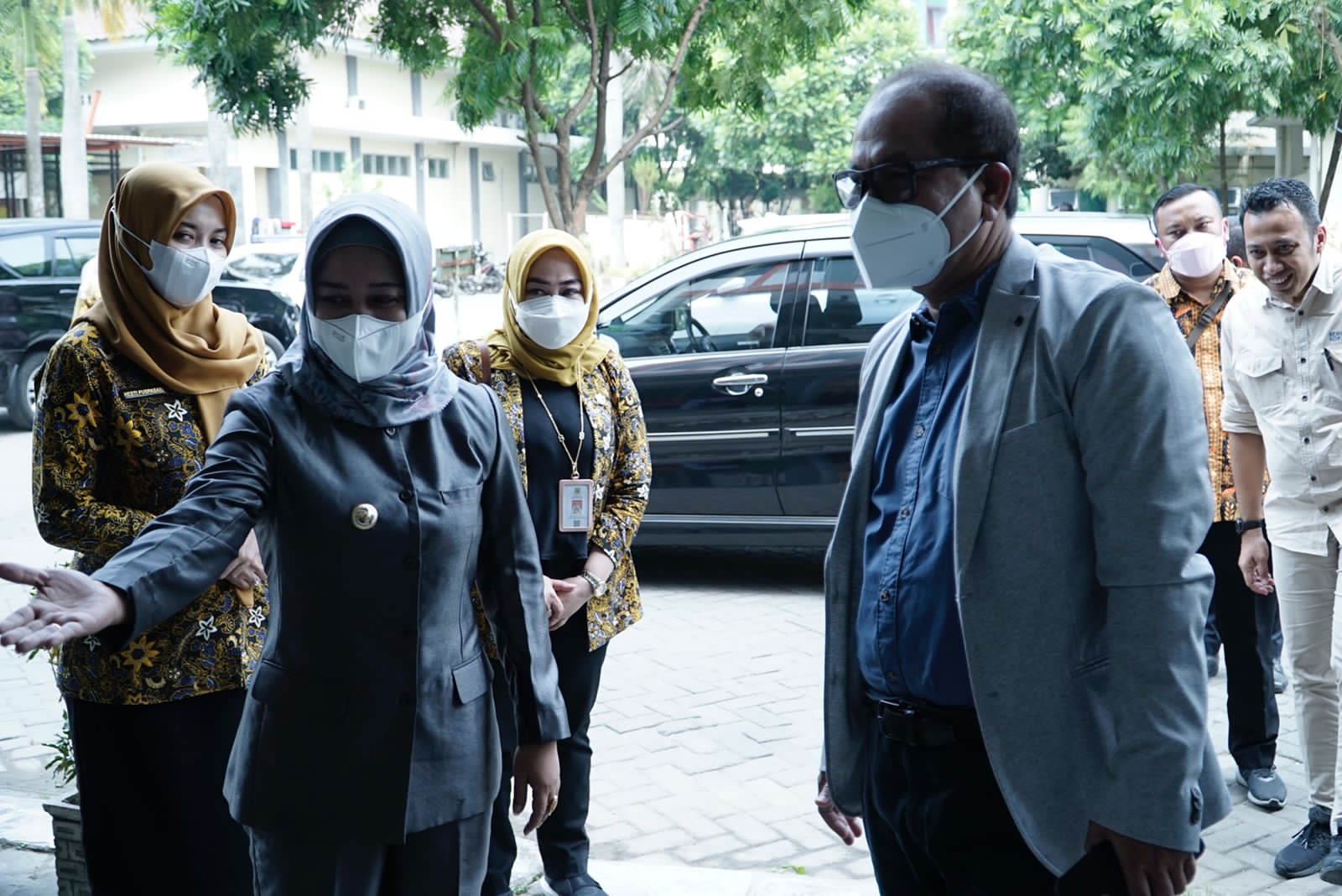 Wali Kota Mojokerto Ning Ita saat menerima kunjungan kerja Sesmenkop RI di KPRI RSUD Kota Mojokerto
