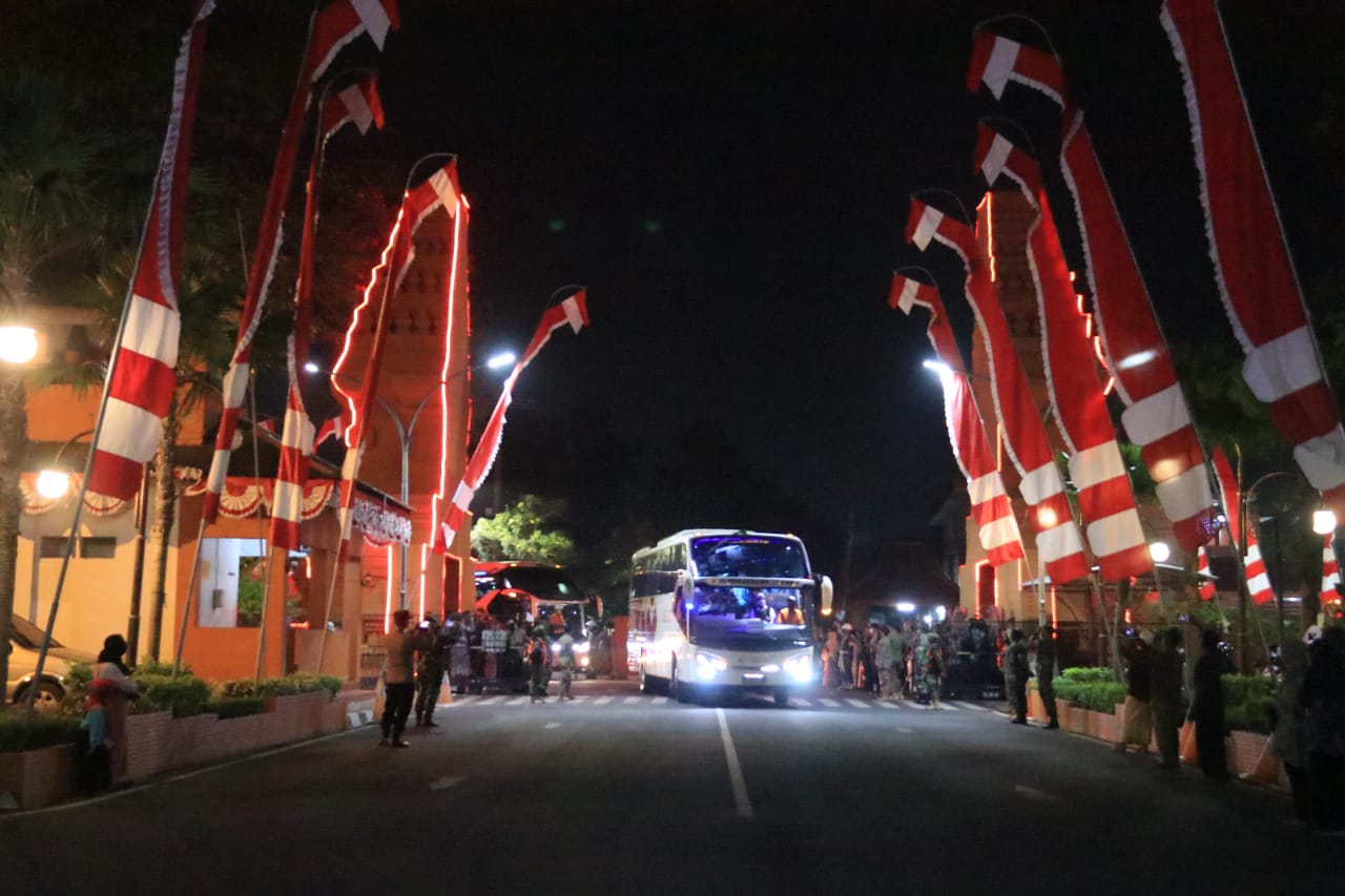 Jamaah Haji kloter 33 Kabupaten Mojokerto saat tiba di Kantor Pemkab Mojokerto