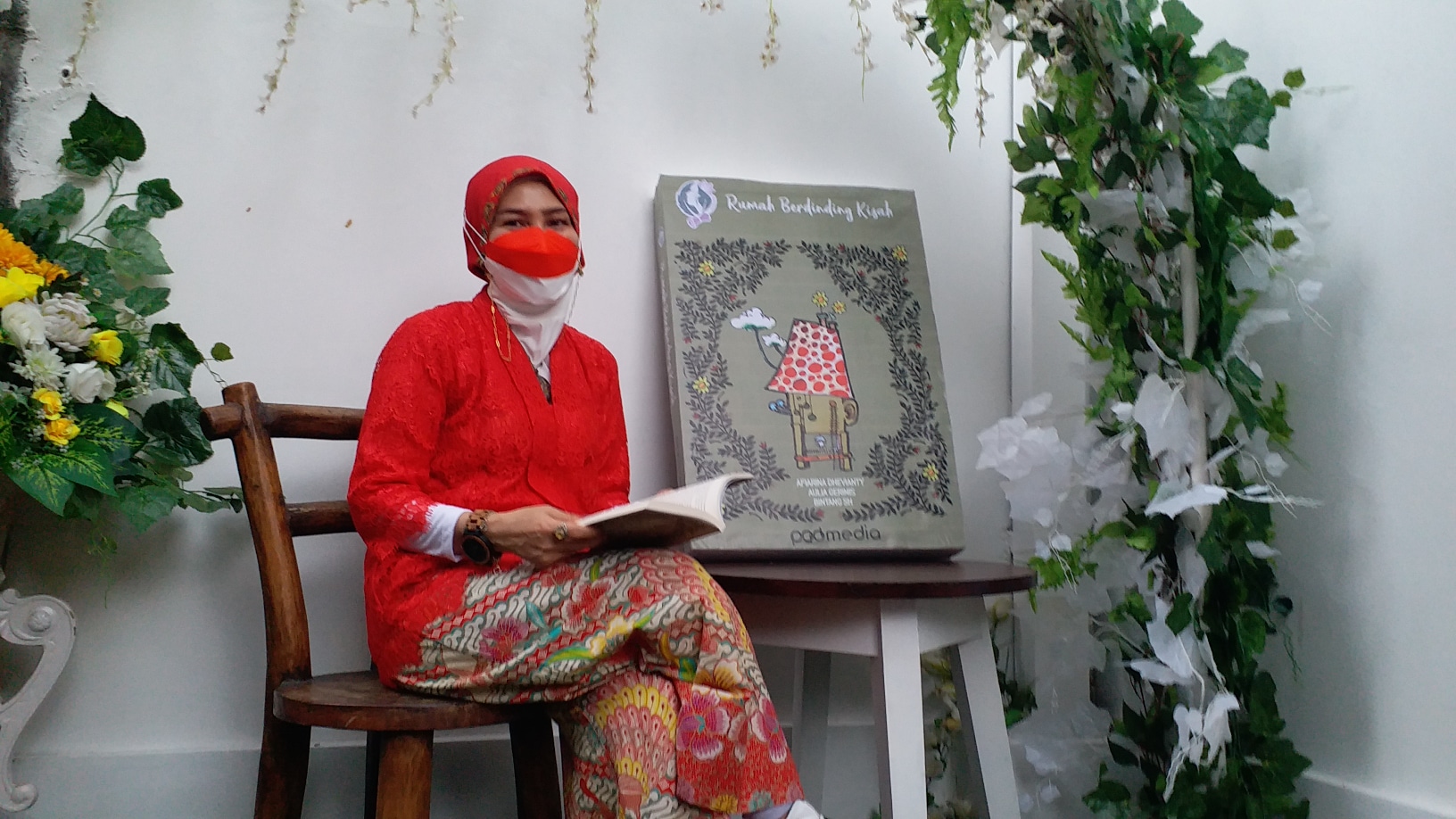 Triana Damayanti salah satu penulis buku Rumah Berdinding Kisah