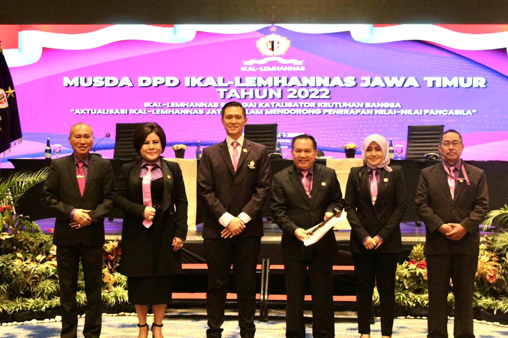 Rachmat Harsono (dua dari kiri) kembali terpilih sebagai Ketua Ikal Lemhannas Jatim 2022-2027 dalam Musda yang digelar di Surabaya, Kamis 25/8/2022.
