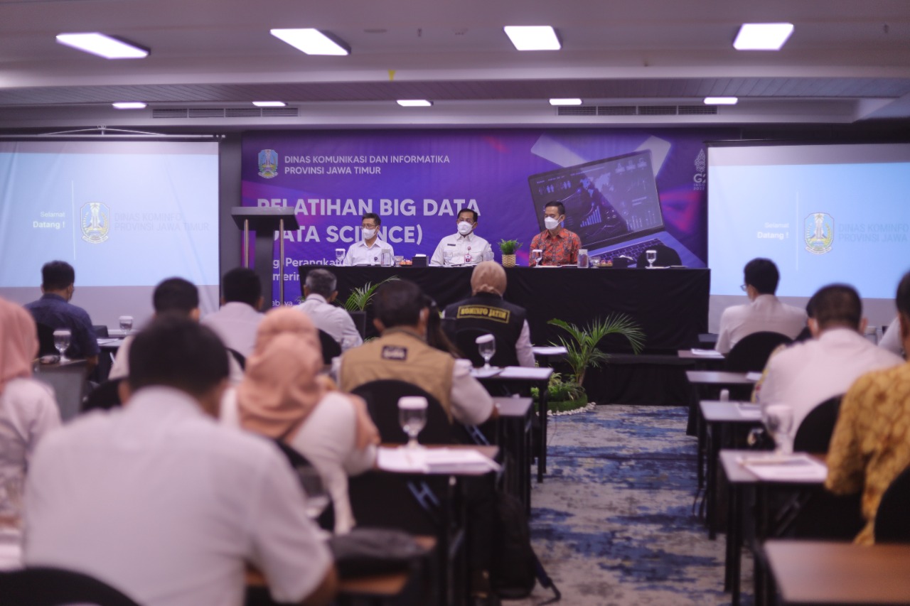 Puluhan OPD Jatim mengikuti pelatihan Bimtek Big Data di Hotel Aston, Jl. Jemursari, Surabaya, Rabu 31/8/2022.