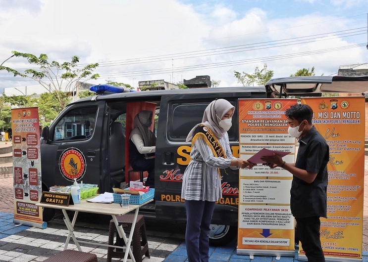 Pelayanan ppenerbitan SKCK Keliling oleh Polres Trenggalek. SP: Ariandi