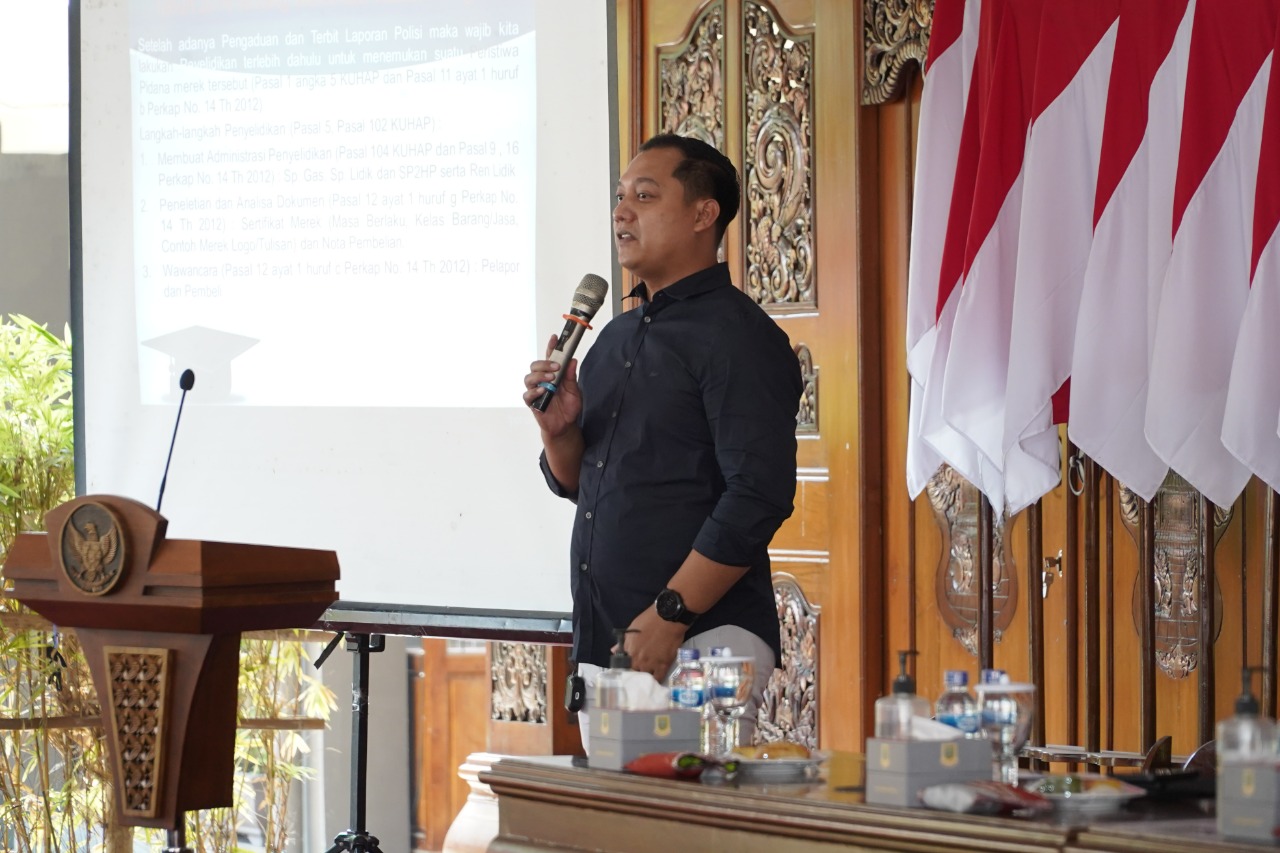 Nara sumber saat mensosialisasikan Hak Kekayaan Intelektual 