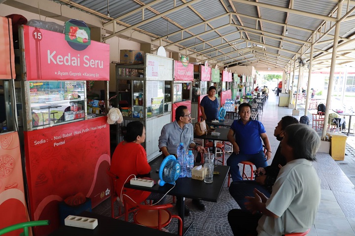 Wakil Ketua DPRD (Dewan Perwakilan Rakyat Daerah) Surabaya AH Thony saat berkunjung ke SWK Semolowaru Jumat (14/10) lalu. 