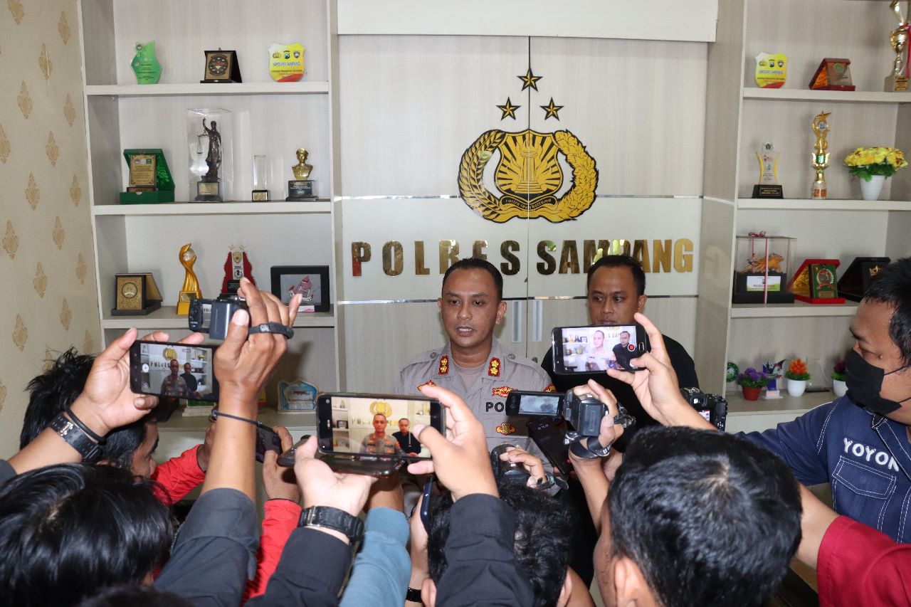 Kapolres Sampang AKBP Arman, S.I.K M.Si saat jumpa pers.