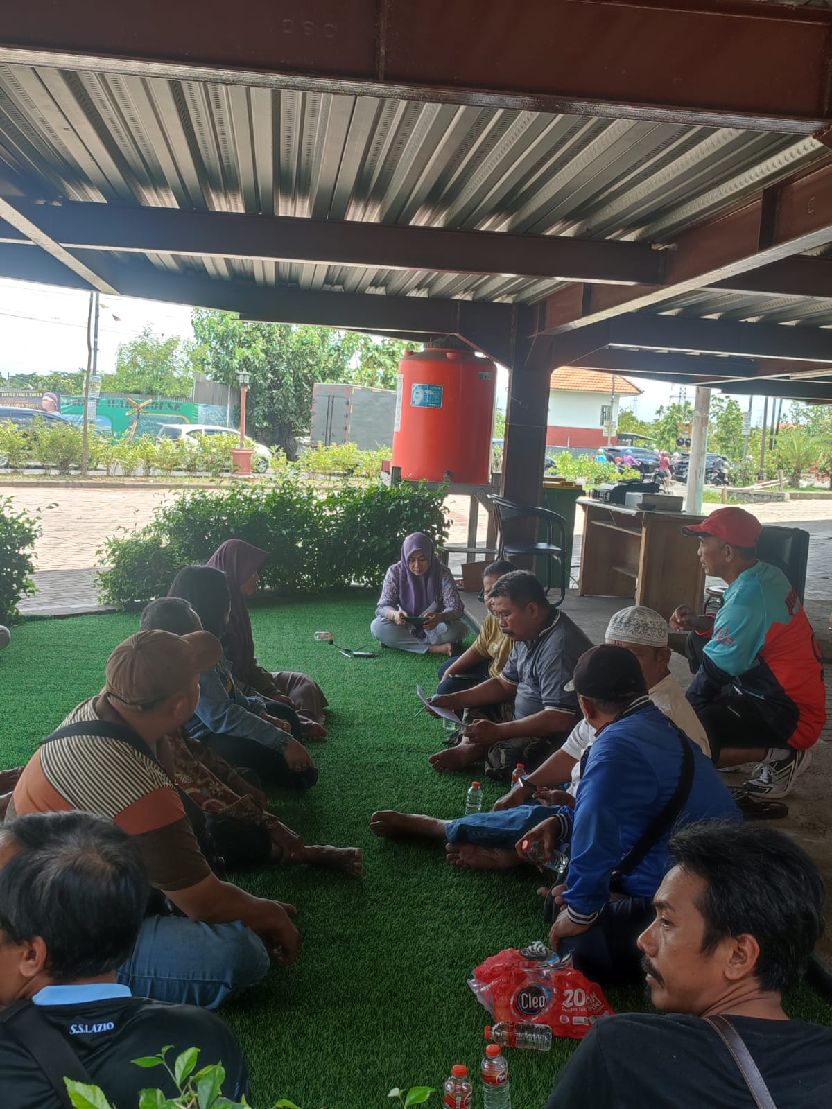 Para pedagang saat menggelar dialog lanjutan di Rest Area Gunung Gedangan
