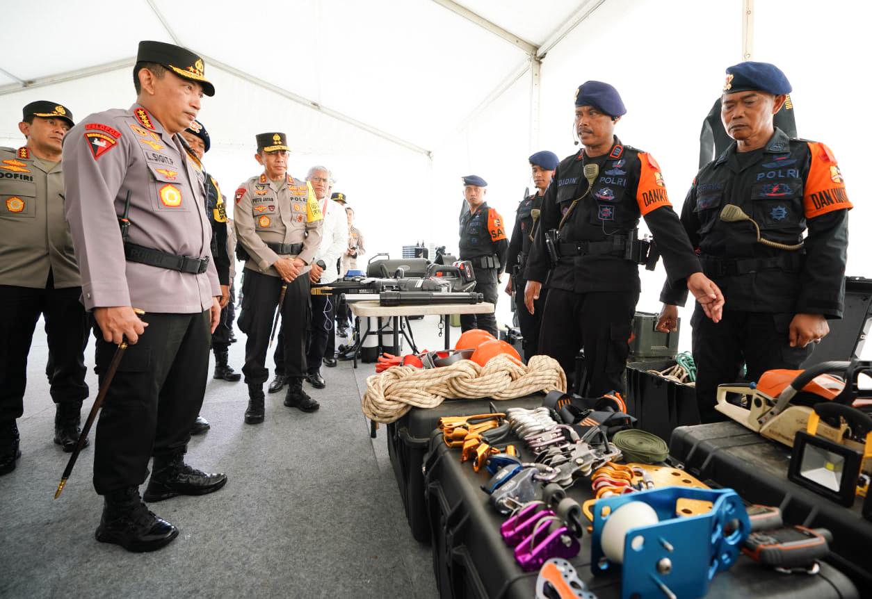 Kapolri Jenderal Listyo Sigit Prabowo saat meninjau langsung kesiapan personel pengamanan KTT G20 di Bali, Sabtu (12/11/2022)