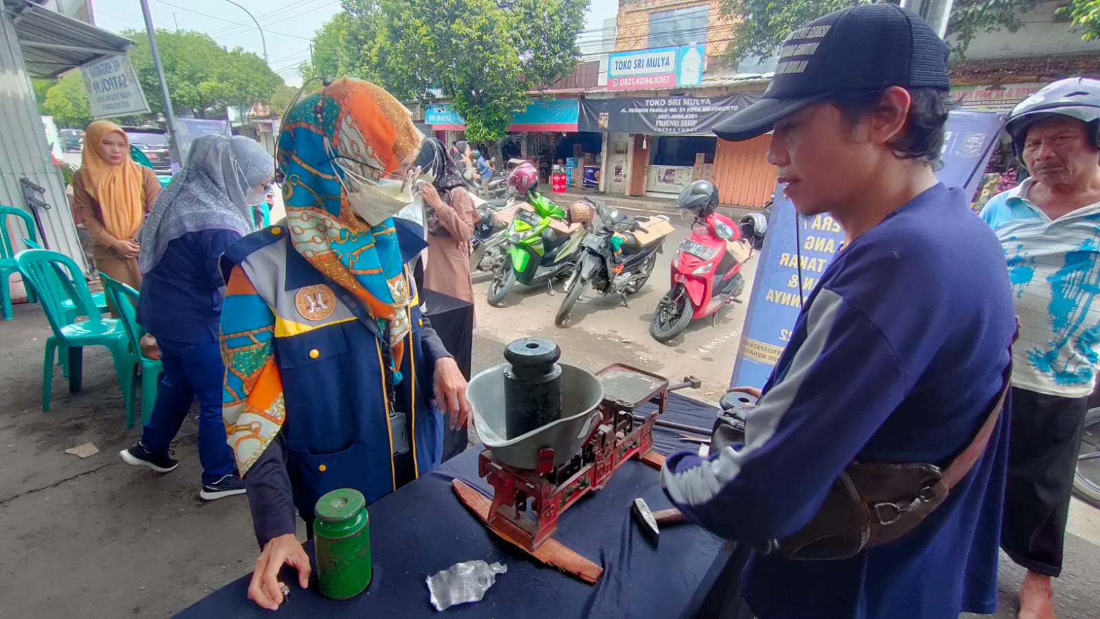Pelaksanaan sidang tera di pasar Tanjung Anyar Kota Mojokerto
