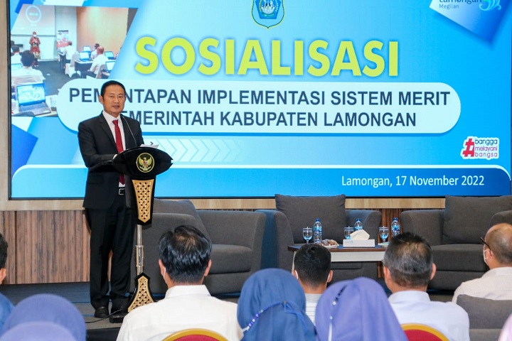 Bupati saat membuka acara sosialisasi Pemantapan Implementasi Sistem Merit. SP/MUHAJIRIN KASRUN