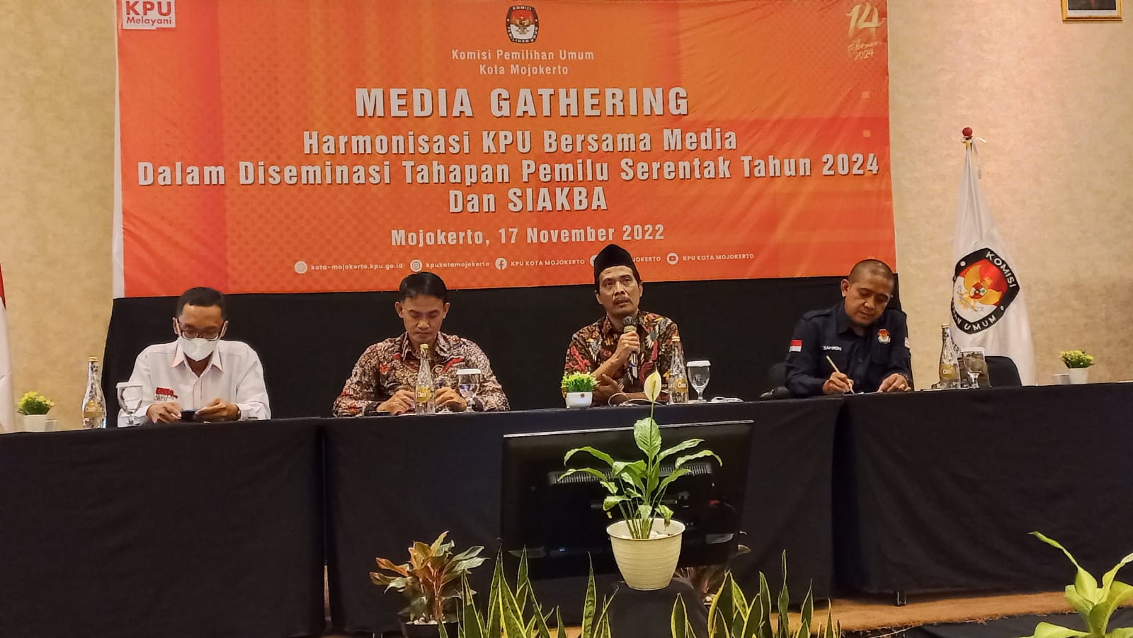 Ketua KPU Kota Mojokerto saat acara media gathering di Lyn Hotel, Kamis (17/11).