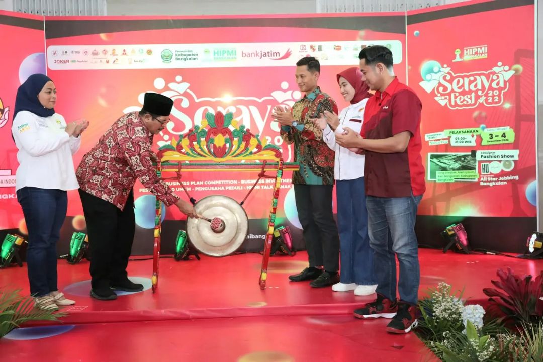 Wakil Bupati Bangkalan saat membuka Serayafast di Long Gladak Martajasah.