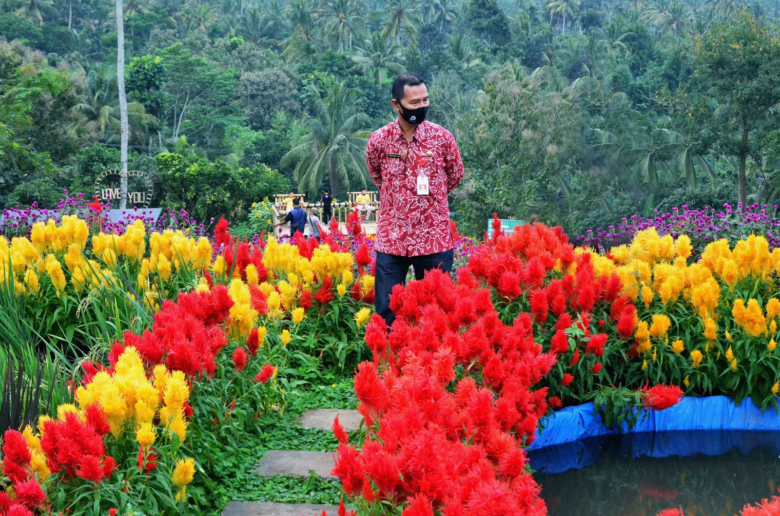 Kepala Disbudpar Banyuwangi M Yanuar Bramuda di salah satu destinasi unggulan Banyuwangi, Agrowisata Tamansuruh. 