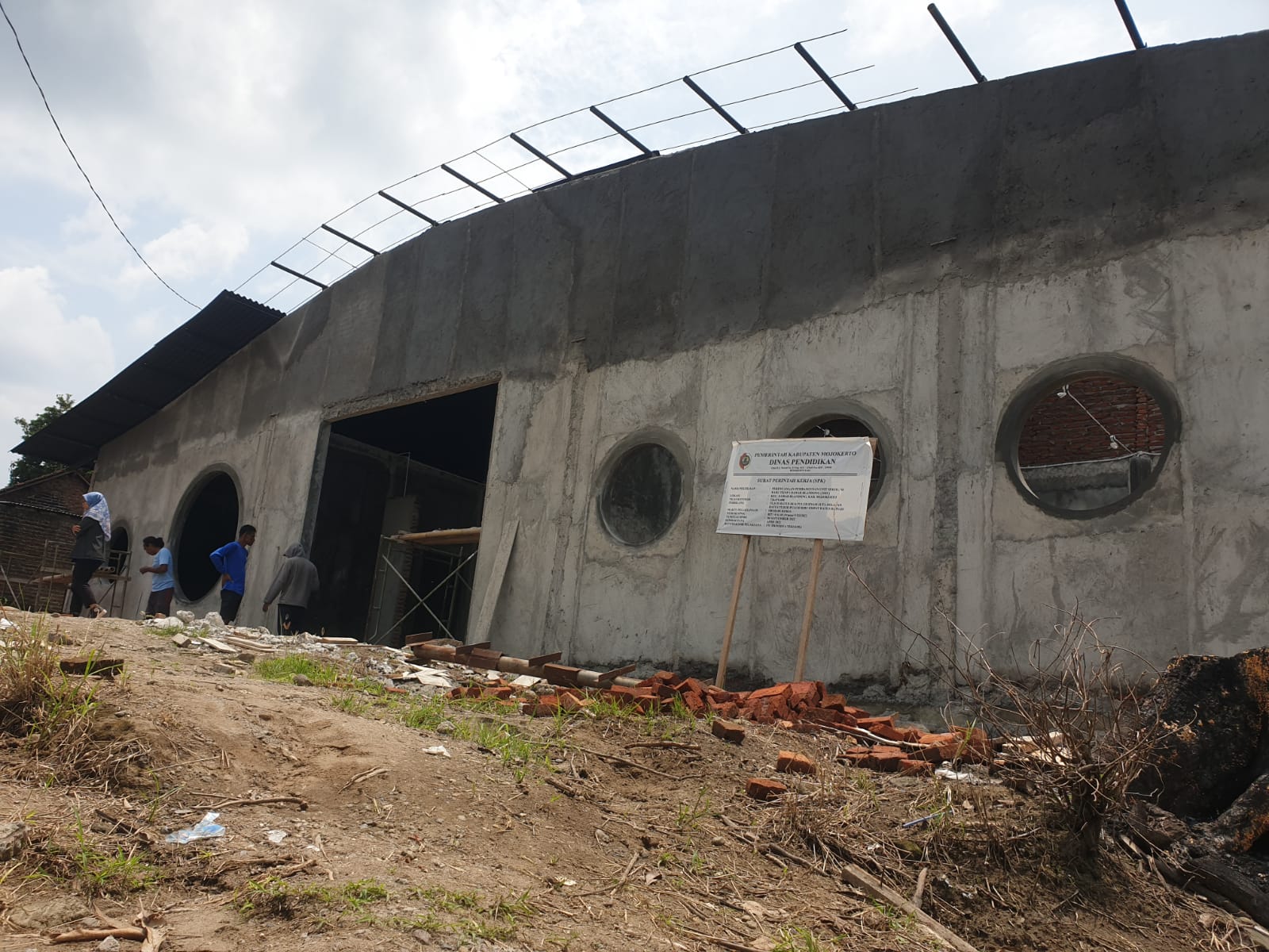 Pembangunan TKNP 1 di Desa Brayublandong, Kecamatan Dawarblandong, Kabupaten Mojokerto. 
