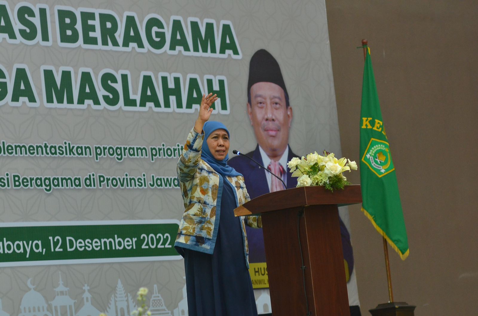 Gubernur Khofifah dalam forum Penguatan Moderasi Beragama Berbasis Keluarga Maslahah yang digelar di Gedung Muzdalifah Asrama Haji Surabaya, Senin (12/12/2022).