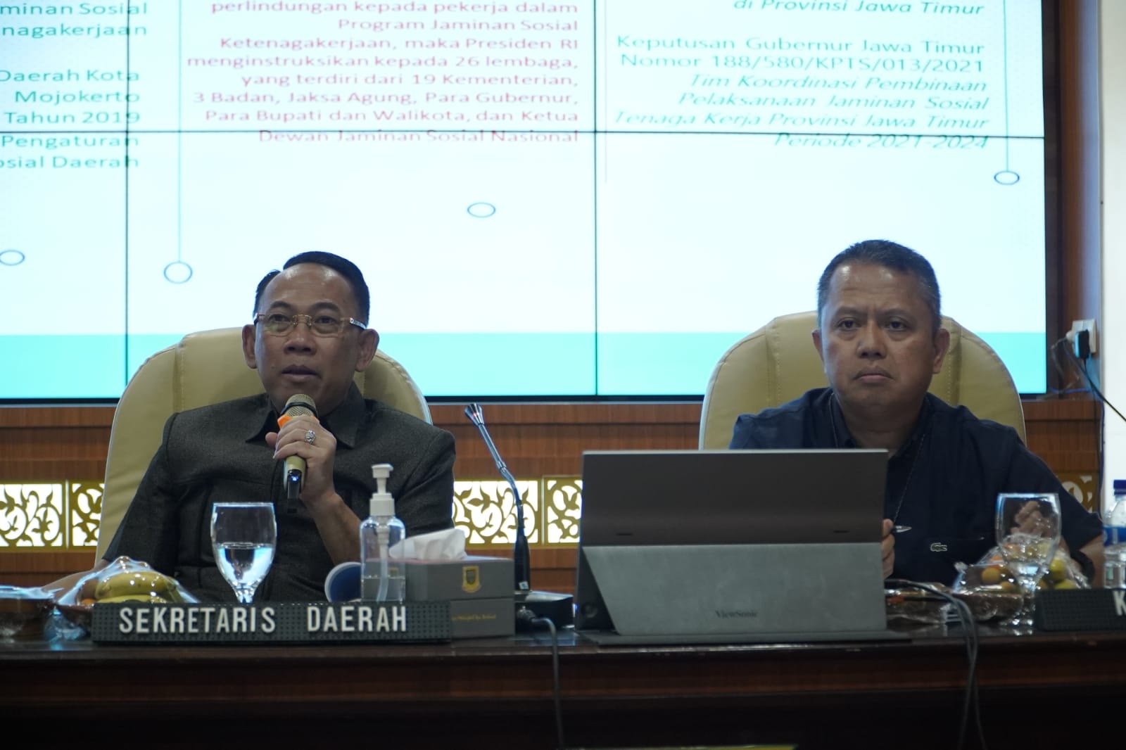 Sekretaris Daerah Kota Mojokerto dan Kepala Cabang BPJS Cabang Mojokerto saat ekspos data kepesertaan BPJamsostek