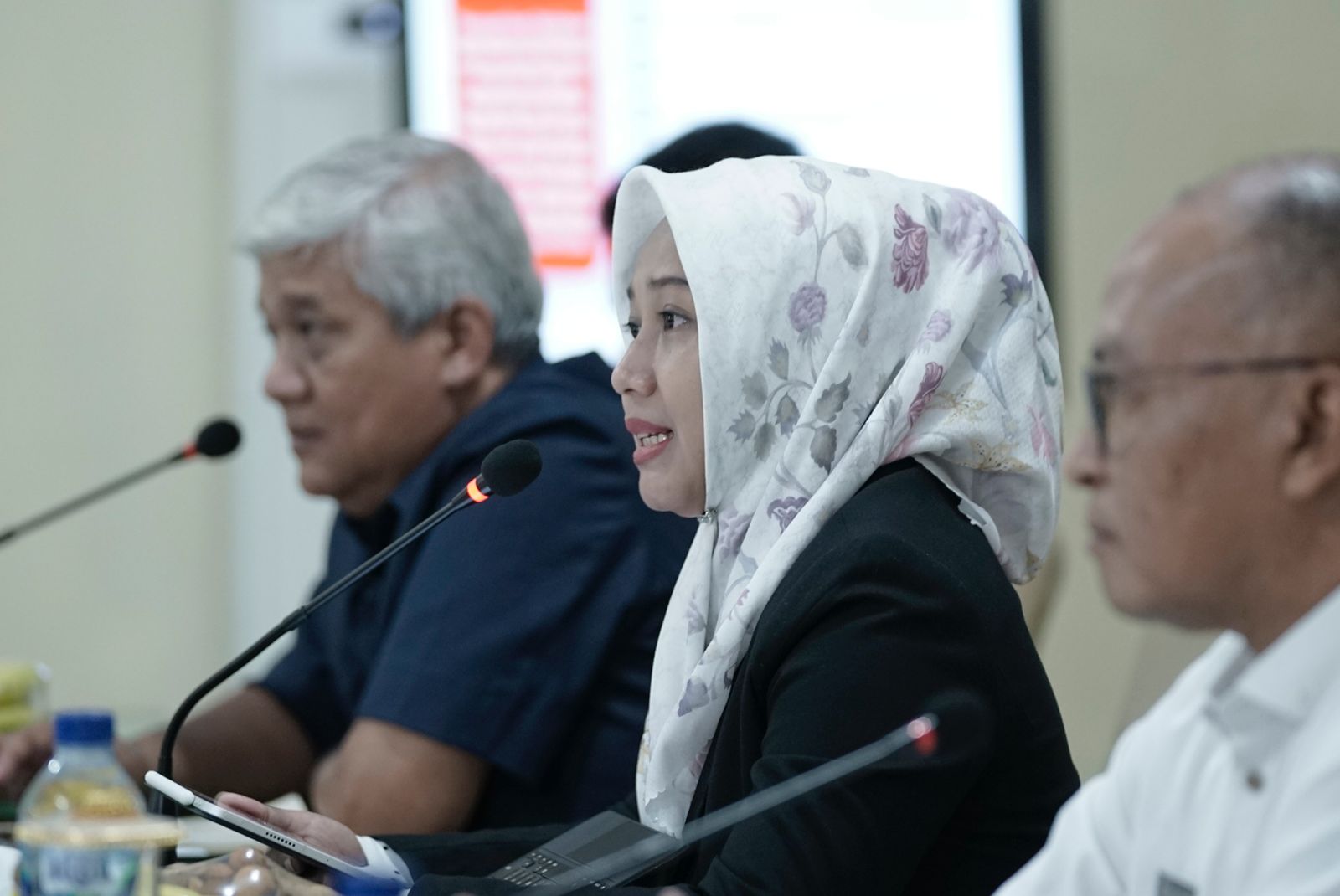 Walikota Mojokerto Ning Ita dan Wakil Ketua DPRD Kota Mojokerto Sonny B. Rahardjo serta Kepala Bappeda Litbang Kota Mojokerto, Agung MS saat menghadiri Musrenbang Kecamatan Kranggan