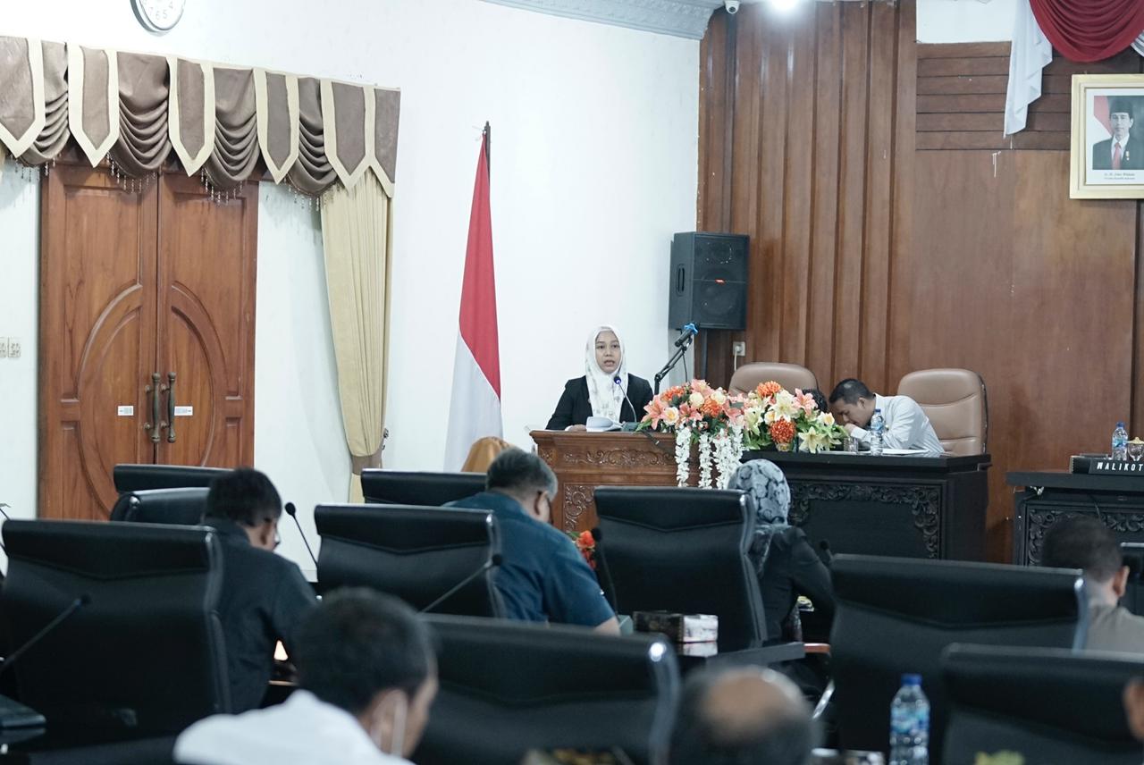 Foto : Vandi
Walikota Mojokerto Ning Ita saat Paripurna DPRD tentang Ranperda Revisi RTRW Kota Mojokerto
