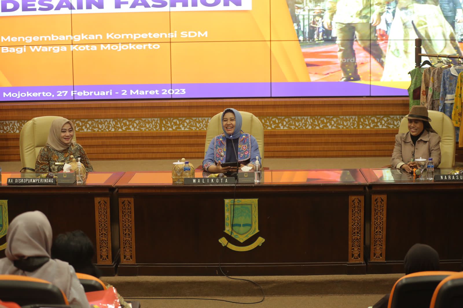 Walikota Ning Ita saat menghadiri acara Pelatihan Fashion Desain 
