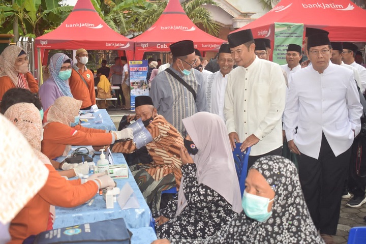 Bupati melihat langsung pelayanan kesehatan. SP/MUHAJIRIN KASRUN