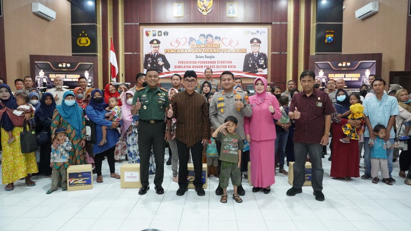 Kapolres Blitar Kota foto bersama usai launching. SP/Lestariono