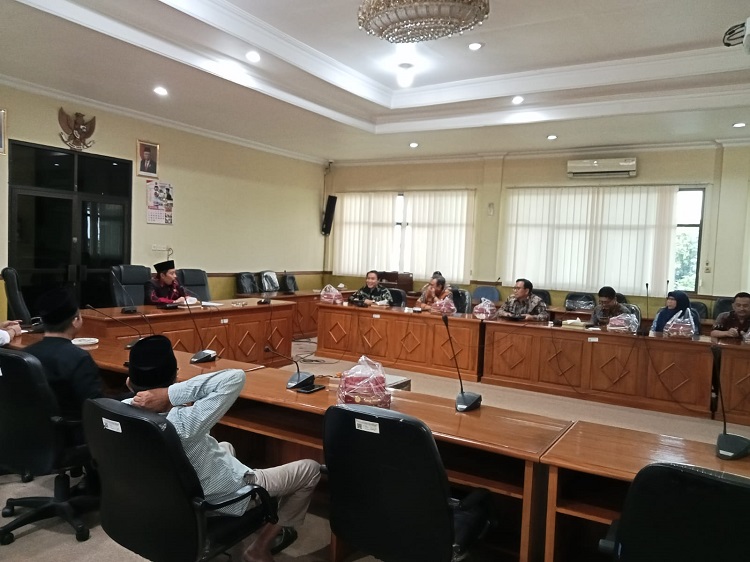 Suasana Rapel 3 bulanan yang dipimpinan Komisi A DPRD Sidoarjo beserta sejumlah anggota komisi A beserta  sejumlah pejabat terkait di lingkungan Pemerintah Kabupaten Sidoarjo. SP/ Hikmah