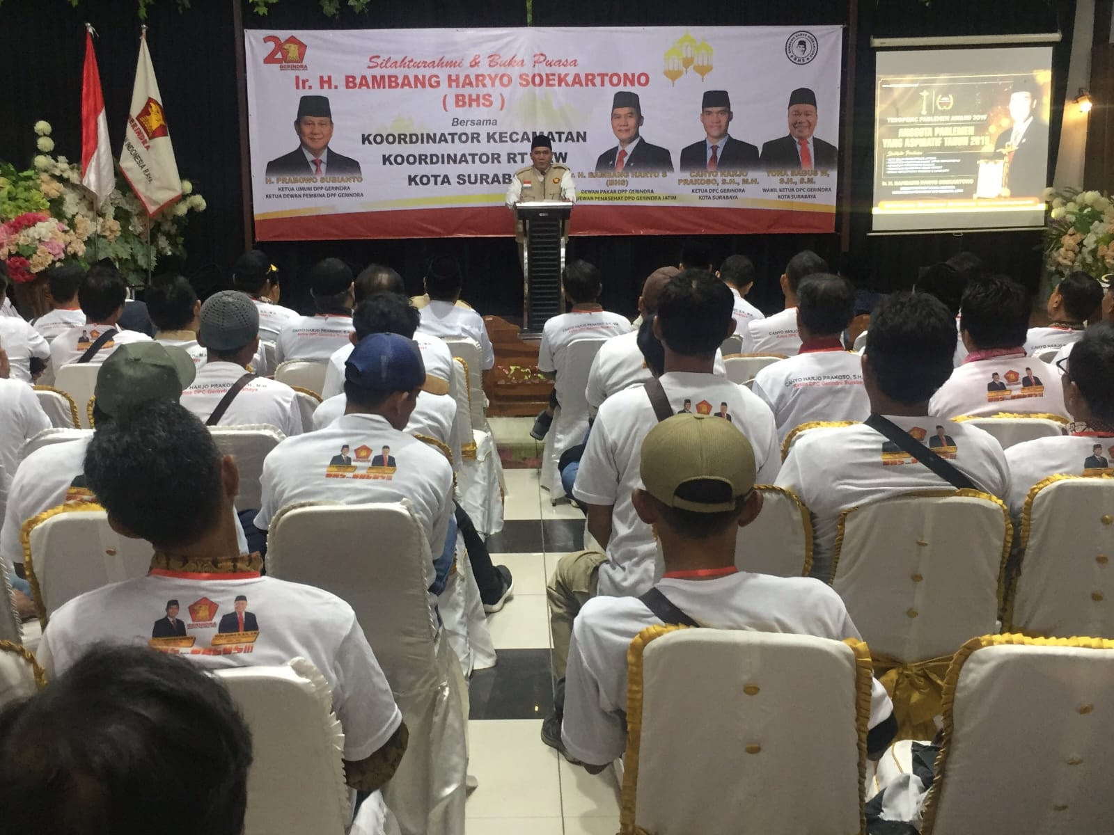 Dewan Pakar DPP Partai Gerindra Bambang Haryo Soekartono memberikan wawasan kebangsaan saat acara buka puasa bersama Kebon Kota Tropical Garden Restaurant & Hall Jl. Raya Menganti, Kec Wiyung, Surabaya, Sabtu (15/4/2023). Sp/Arlana