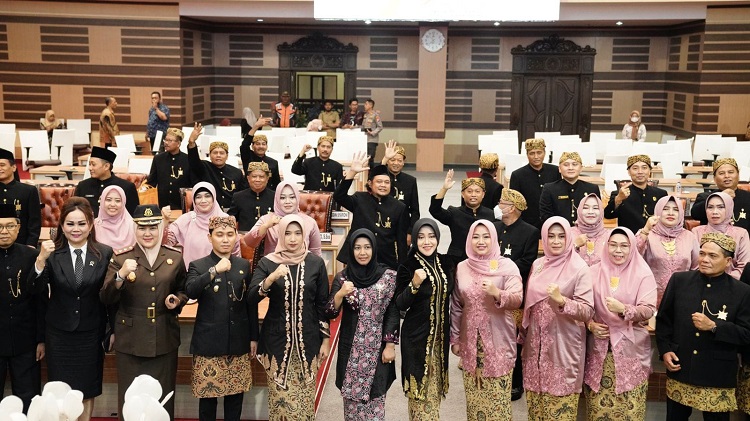 Foto bersama Bupati/Walikota dalam rangka resepsi peringatan hut kabupaten Mojokerto ke 730. SP/ DWI