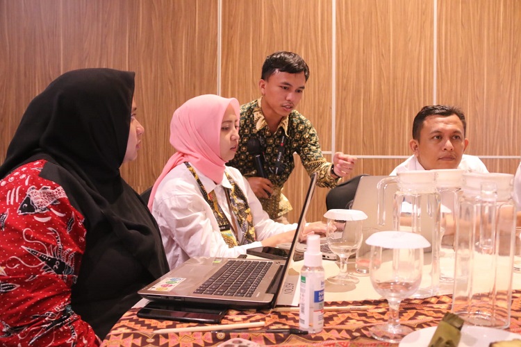 Pelaksanaan SP4N LAPOR secara optimal, para petugas di masing - masing OPD di lingkungan Pemerintah Kabupaten Sidoarjo. SP/ Hikmah