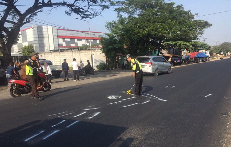 Tempat lokasi kecelakaan pelajar dengan  mobil dan truk, di Jalan Raya Bypass Krian. SP/ Hikmah