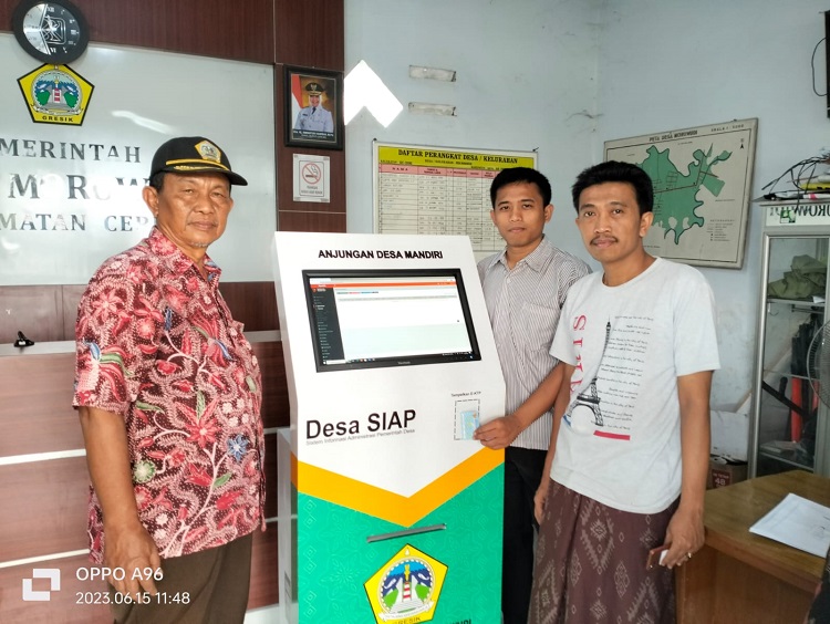 Anjungan digital mandiri Desa Morowudi yang siap melayani setiap warga untuk pengurusan administrasi, warga cukup tempel e-KTP untuk dilayani. SP/ Grs