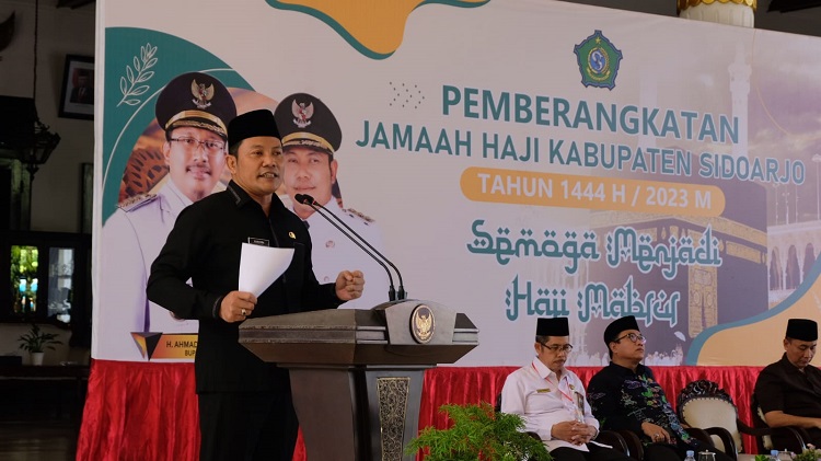 Wakil Bupati Sidoarjo H. Subandi SH memberikan suntikan semangat kepada 900 Jamaah haji Kabupaten Sidoarjo kloter 75 dan 76. SP/ HIKMAH