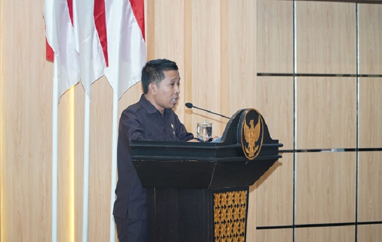Juru Bicara Banggar Tulus Santoso saat membacakan saran dan masukan LKPj. SP/ MUHAJIRIN KASRUN