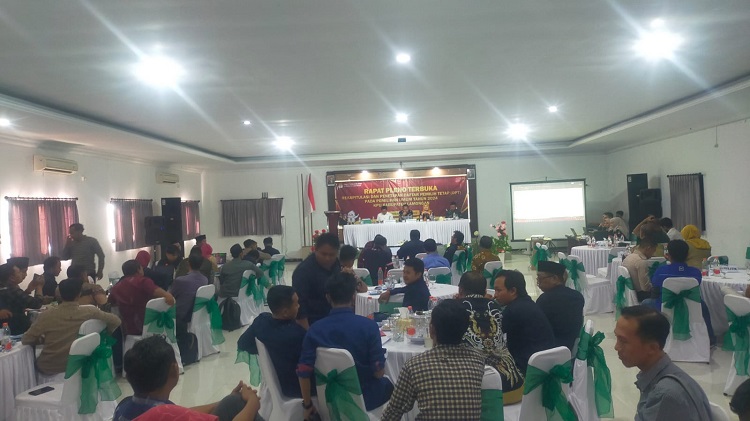Rapat Pleno Terbuka Rekapitulasi dan Penetapan DPT Pemilu 2024, KPU Lamongan. SP/ MUHAJIRIN KASRUN