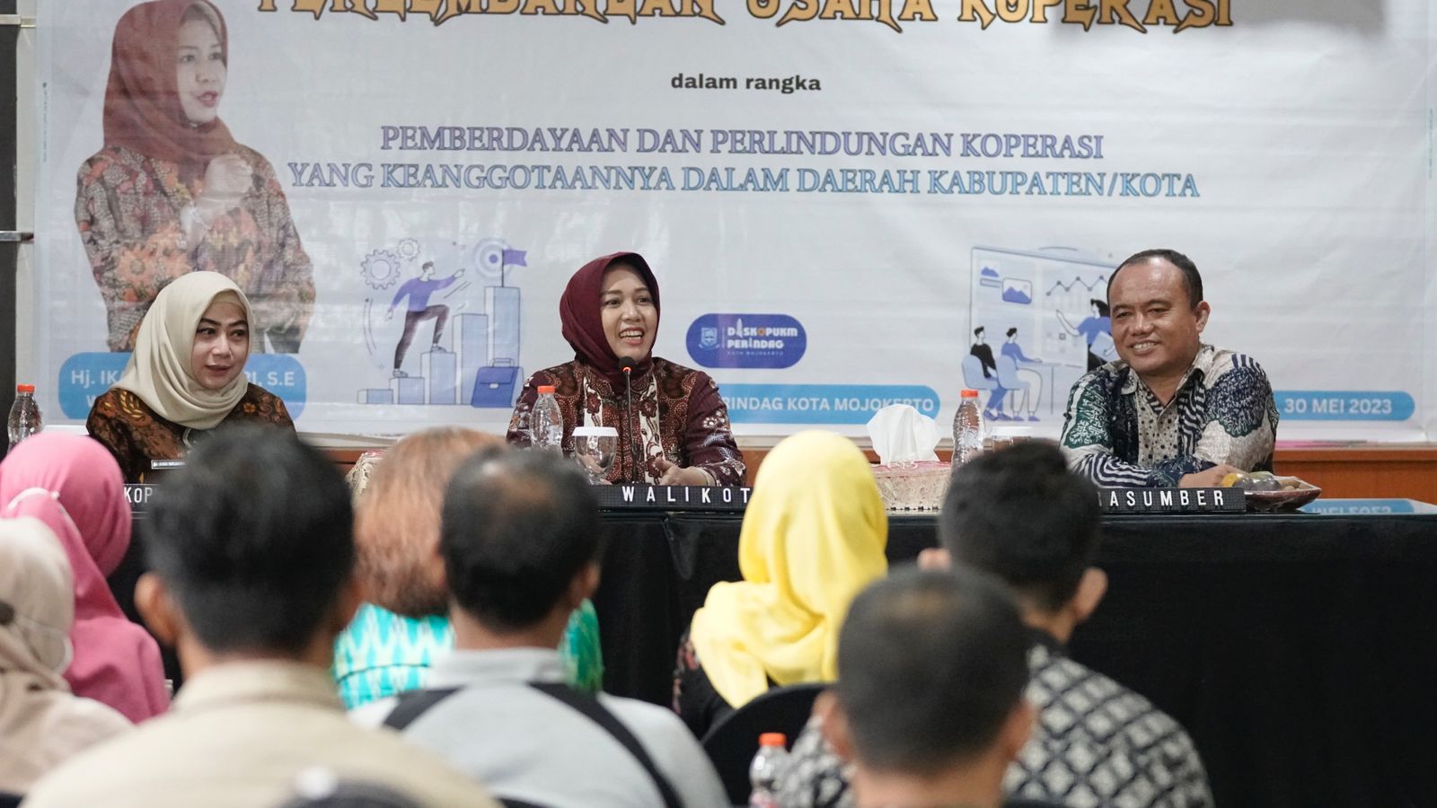 Walikota Mojokerto Ika Puspitasari dan Kepala Diskopukmperindag Kota Mojokerto Ani Wijaya