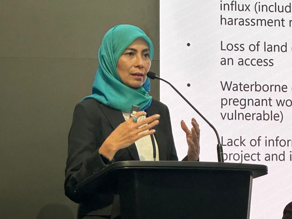 Direktur Keuangan PLN sekaligus Ketua Umum Srikandi PLN Sinthya Roesly saat memberikan paparan di Asia Clean Energy Forum 2023 di Manila, Filipina