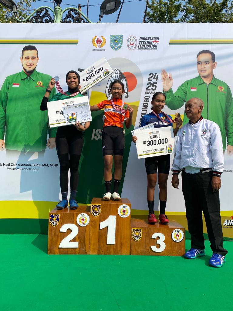 Atlet balap sepeda Kota Mojokerto sukses meraih emas dalam Kejurprov ISSI 2023
