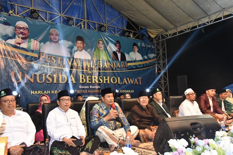 Wabup H. Subandi saat menghadiri Unusida bersholawat, yang diisi ceramah agama oleh Gus Ahmad Kafabihi dari Ponpes Lirboyo Kediri. Sp/ Hikmah