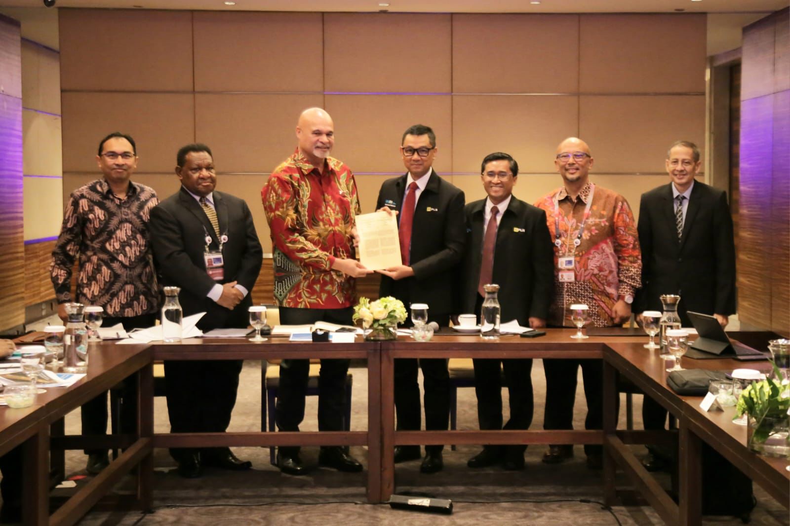 PLN menyampaikan Draft MoU dengan PNG Power terkait kerja sama penyediaan tenaga listrik di Papua Nugini, Jumat, (14/7/2023). Foto/Humas PLN