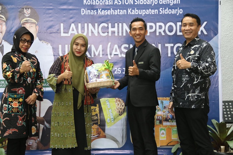 Ketua TP-PKK Kabupaten Sidoarjo, Ning Sasha saat menhadiri launching produk UMKM Asman Toga, Selasa (25/07/2023). SP/ Hikmah