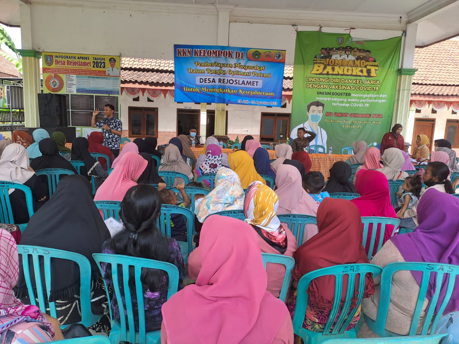BPJAMSOSTEK melaksanakan sosialisasi bersama Kelompok Usaha Bersama (KUB) pengrajin tas dan dompet, di Balai Desa Rejoslamet, Kecamatan Mojowarno, Kabupaten Jombang, Kamis (27/7/2023).