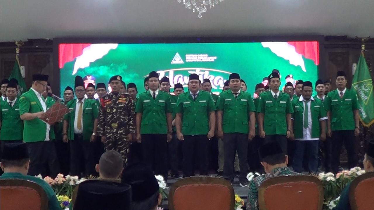 Ketua PW GP Ansor Jawa Timur saat melantik PC GP Ansor Kabupaten Lamongan di Pendopo Lokatantra. 
FOTO:SP/MUHAJIRIN KASRUN