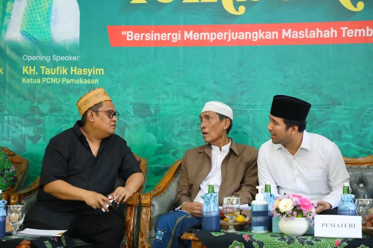 Wagub Emil saat menghadiri kegiatan Halaqah Tembakau di Kantor PCNU Pamekasan.