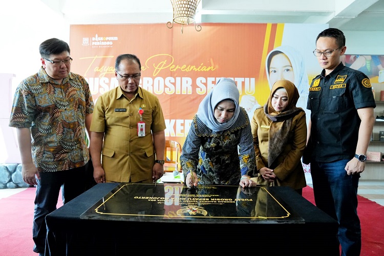 Walikota Ning Ita saat meresmikan PGS Kota Mojokerto, Senin (07/08/2023). SP/ DWI