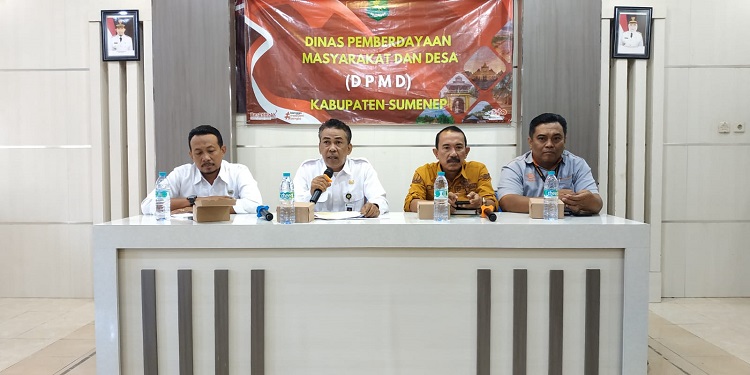 Kepala Dinas Pemberdayaan Masyarakat Desa (DPMD) Kab. Sumenep, Anwar Syahroni Yusuf, Ap, M.Si saat menggelar kegiatan sosialisasi Bumdes. SP/ Ainur Rahman