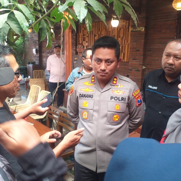 Kapolres Blitar Kota AKBP Danang saat memberikan keterangan kepada wartawan. SP/Lestariono 