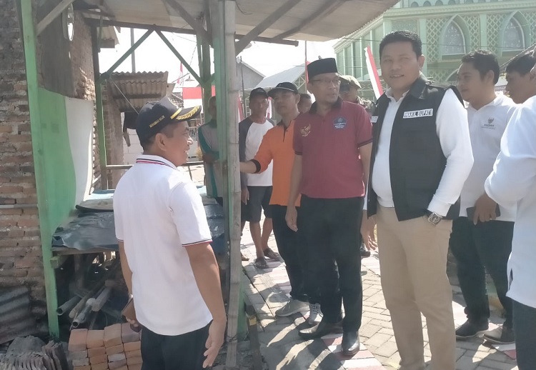 Wabup Sidoarjo H.Subandi S.H Sidak RTLH. SP/ Hikmah